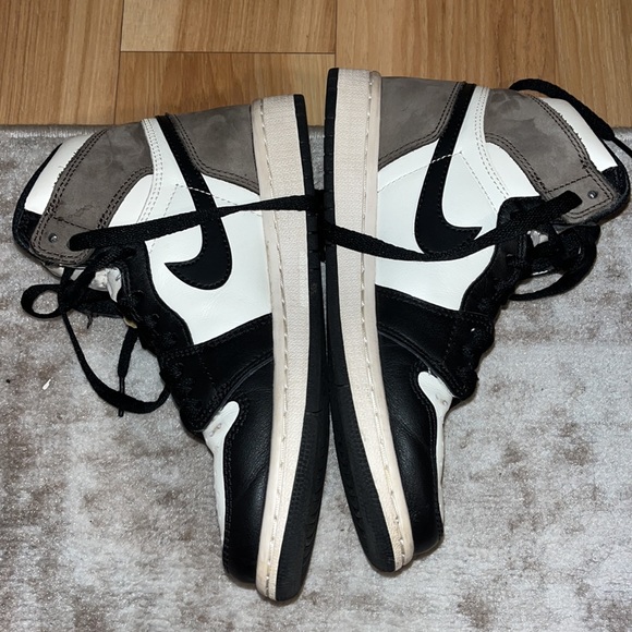 Air Jordan 1 Retro High OG Dark Mocha - Picture 3 of 6